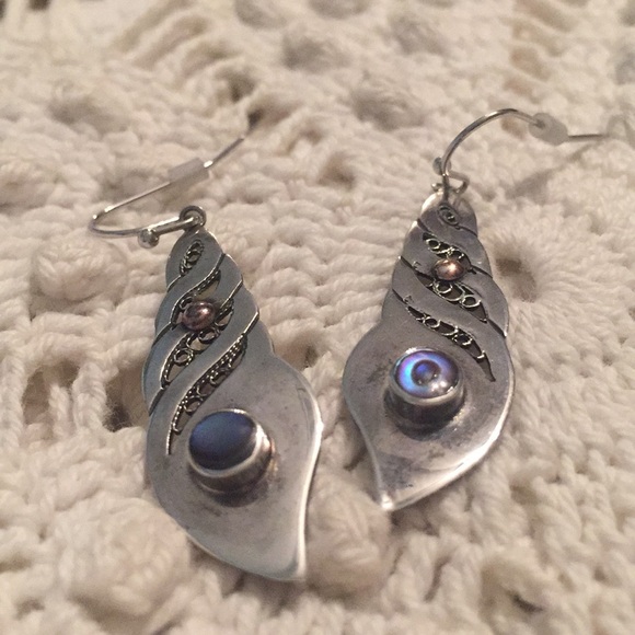 🖤 Vintage Sterling And Abalone Earrings 🖤 - Picture 6 of 7